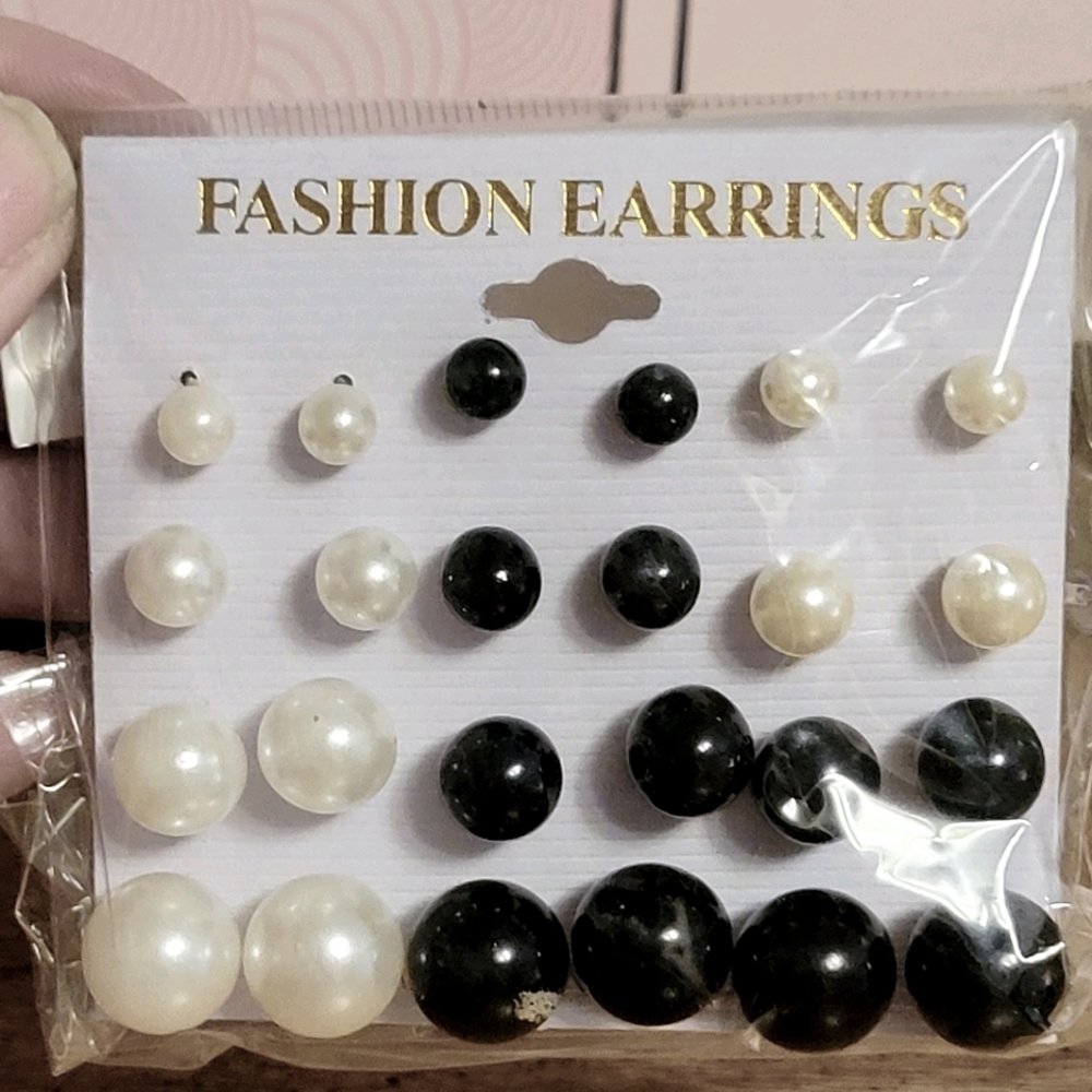 12 pair black and white studs